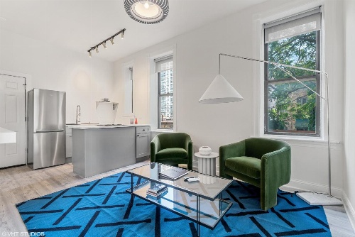 One Bedroom Suite in East Lincoln Park